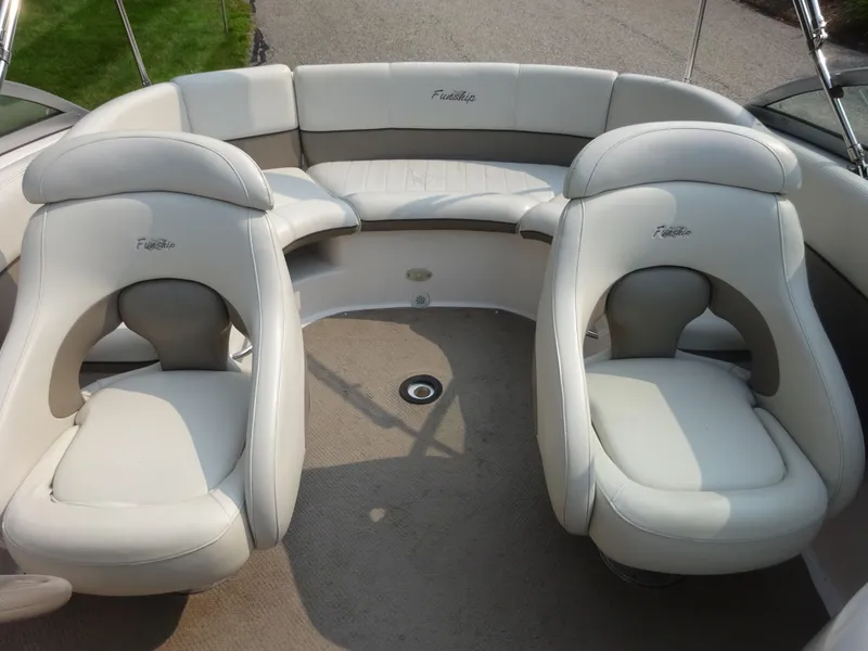 Slide: The Image of Four Winns 214 Funship 2003 - 5