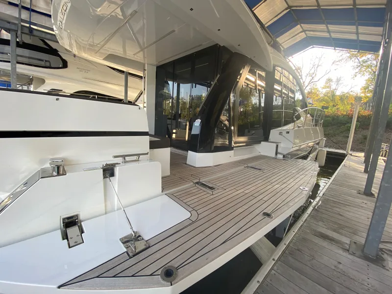 Slide: The Image of Galeon 470 Sky 2020 - 26