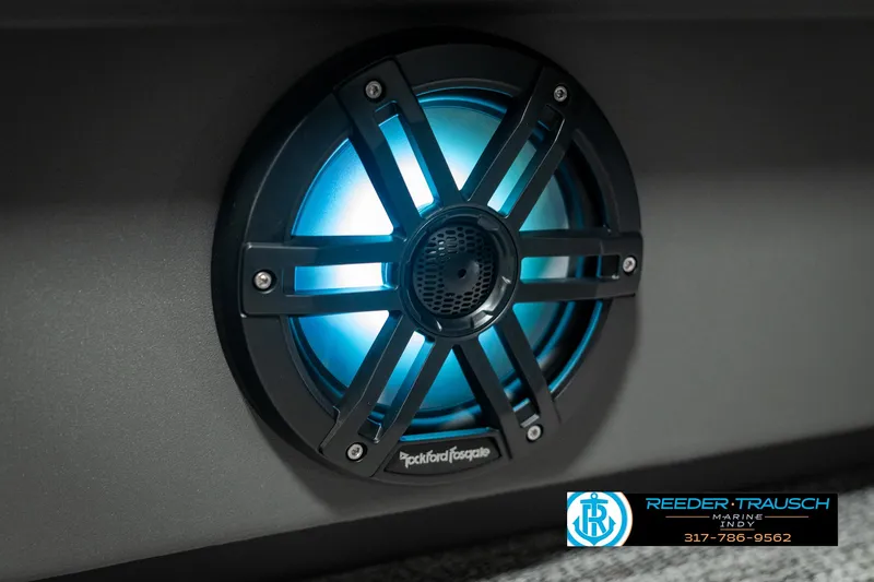Slide: The Image of Bennington 118 SLS 2025 with illuminated Rockford Fosgate speaker, Reeder-Trausch logo visible. - 41