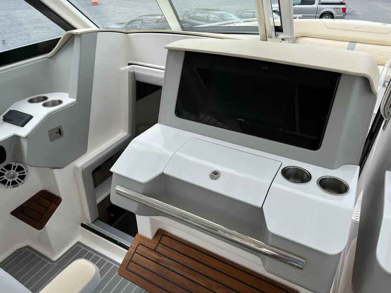 Slide: The Image of Regal LS36 2022 - 51