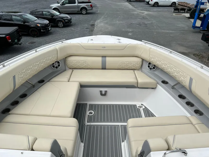 Slide: The Image of Regal LS36 2022 - 55