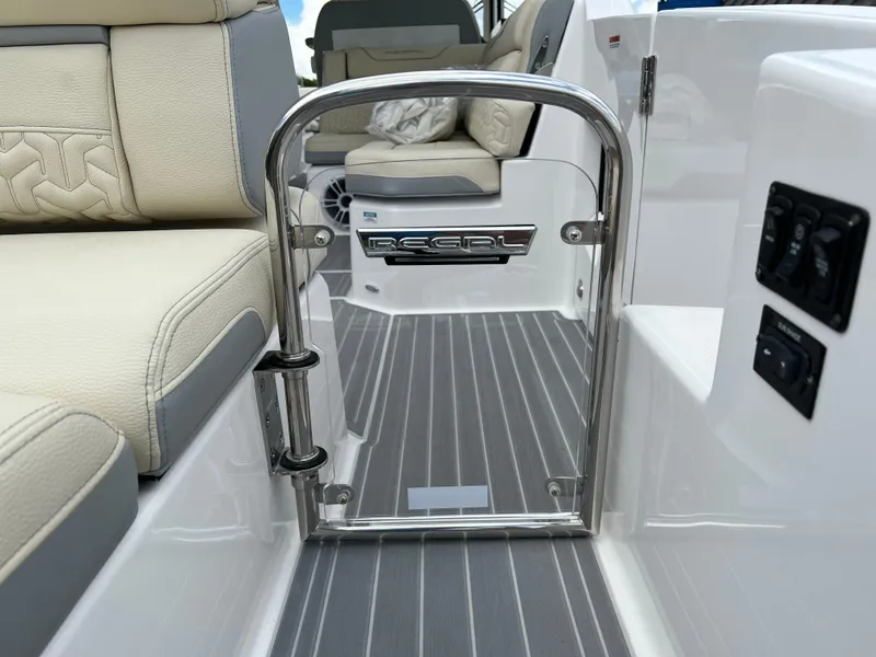 Slide: The Image of Regal LS36 2022 - 69