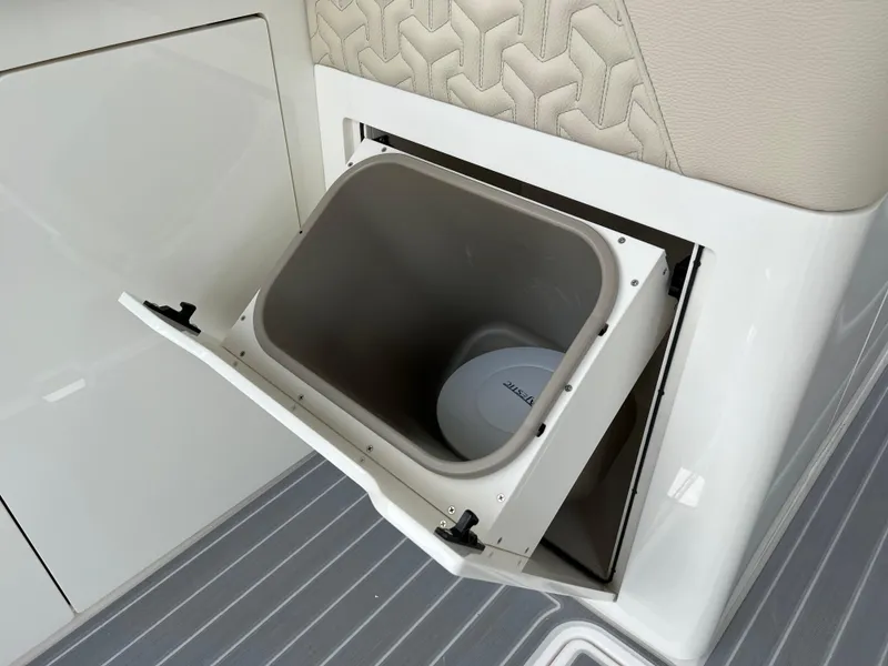 Slide: The Image of Regal LS36 2022 - 71