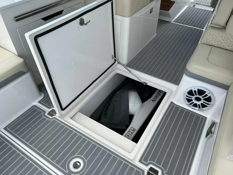 Slide: The Image of Regal LS36 2022 - 73