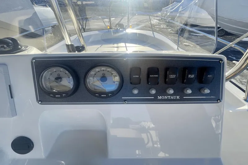 Slide: The Image of Boston Whaler 190 Montauk 2025 - 10