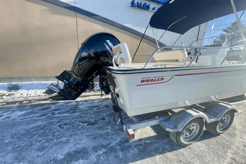 Slide: The Image of Boston Whaler 190 Montauk 2025 - 2
