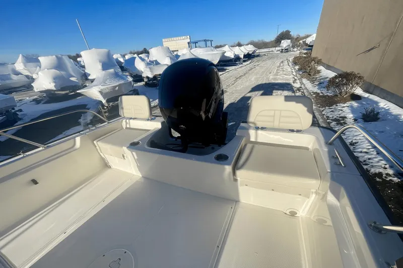 Slide: The Image of Boston Whaler 190 Montauk 2025 - 5