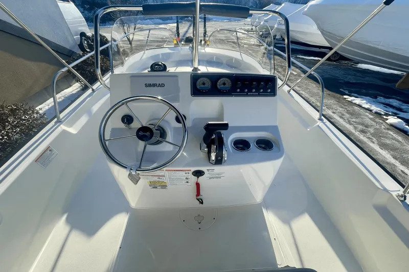 Slide: The Image of Boston Whaler 190 Montauk 2025 - 9