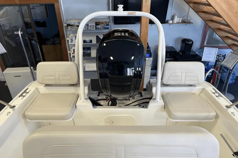 Slide: The Image of Boston Whaler 170 Montauk 2025 - 2