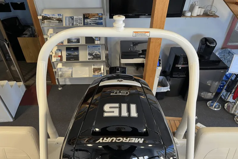 Slide: The Image of Boston Whaler 170 Montauk 2025 - 3