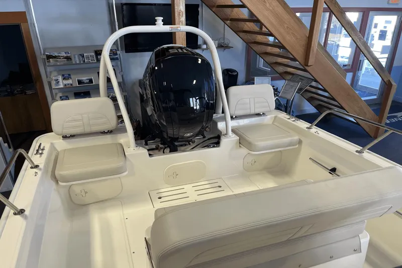 Slide: The Image of Boston Whaler 170 Montauk 2025 - 4