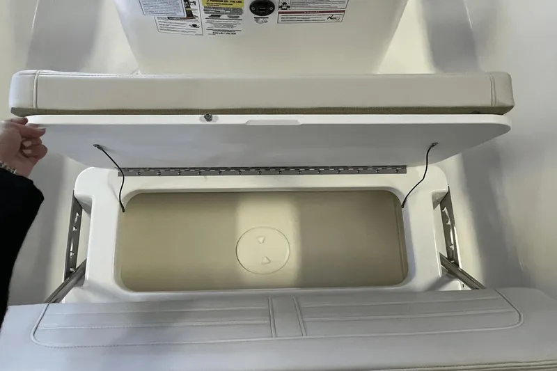 Slide: The Image of Boston Whaler 170 Montauk 2025 - 5