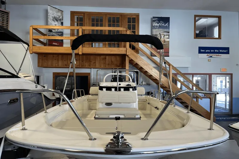 Slide: The Image of Boston Whaler 170 Montauk 2025 - 7