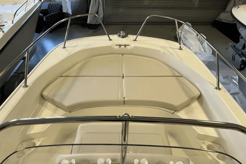 Slide: The Image of Boston Whaler 170 Montauk 2025 - 8