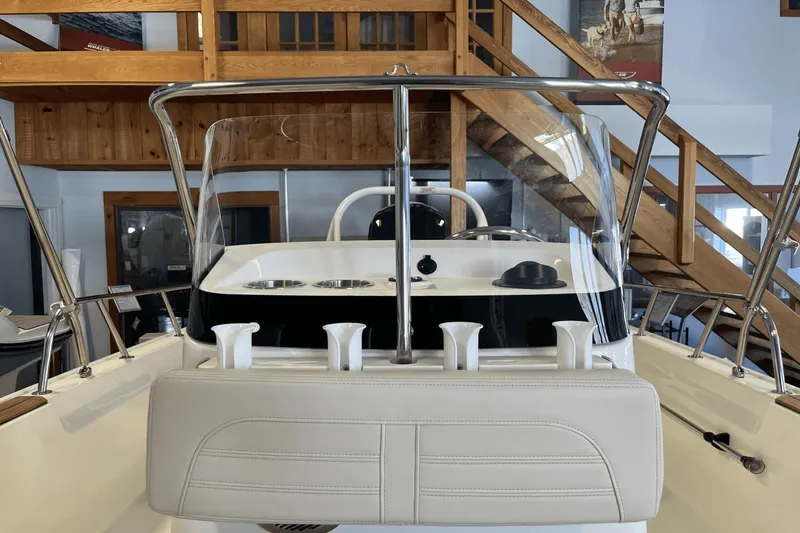 Slide: The Image of Boston Whaler 170 Montauk 2025 - 9