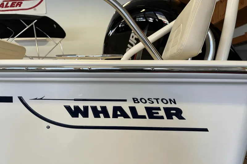 Slide: The Image of Boston Whaler 190 Montauk 2025 - 13