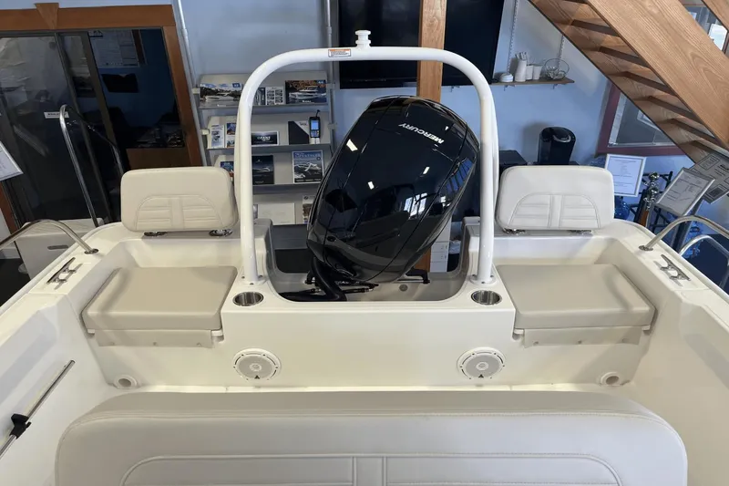Slide: The Image of Boston Whaler 190 Montauk 2025 - 2