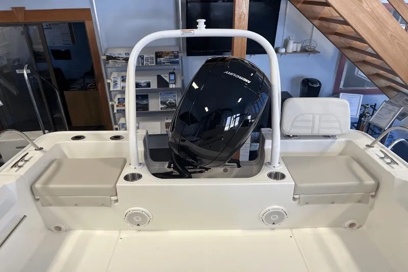 Slide: The Image of Boston Whaler 190 Montauk 2025 - 3