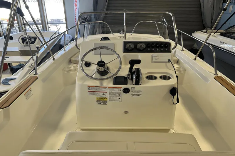 Slide: The Image of Boston Whaler 190 Montauk 2025 - 4