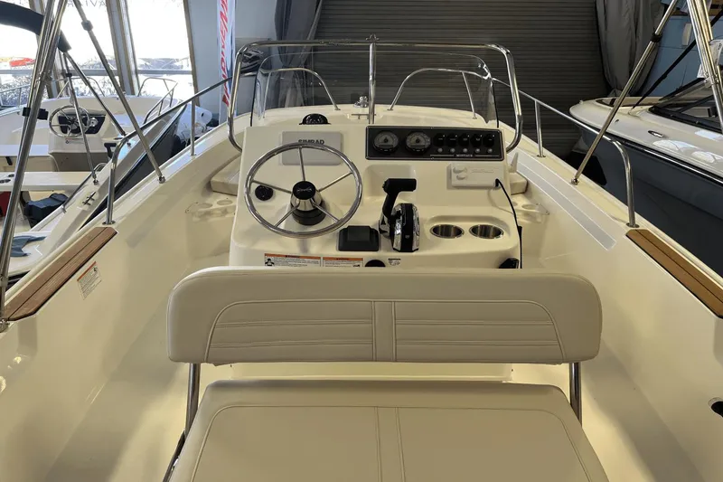 Slide: The Image of Boston Whaler 190 Montauk 2025 - 5