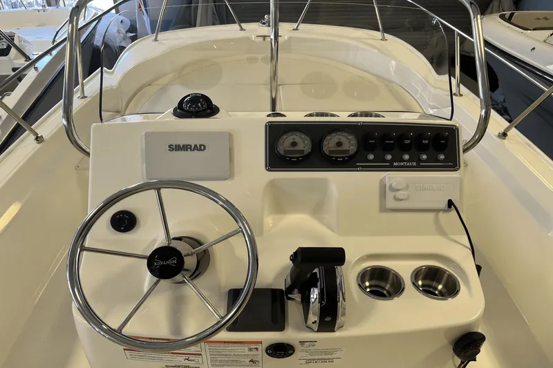 Slide: The Image of Boston Whaler 190 Montauk 2025 - 6