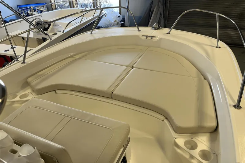 Slide: The Image of Boston Whaler 190 Montauk 2025 - 8