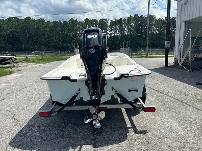 Slide: The Image of 2025 Mako Pro Skiff 17 CC - 8