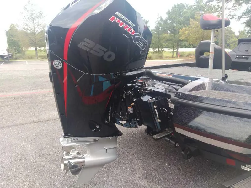 Slide: The Image of 2025 Nitro Z21 XL boat with Mercury 250 Pro XS outboard motor. - 3
