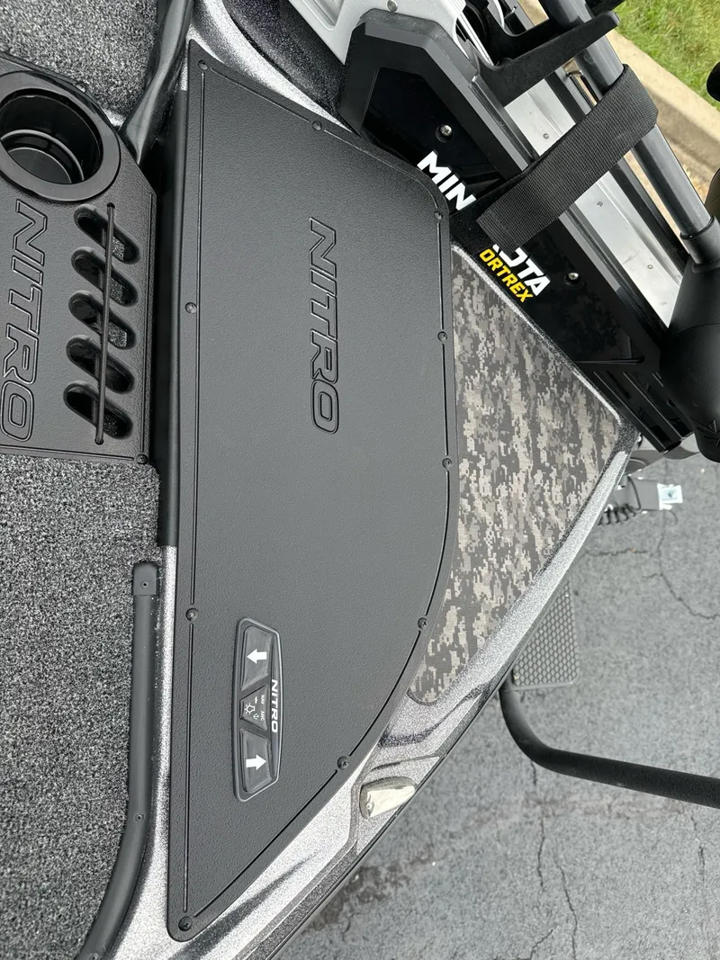 Slide: The Image of 2025 Nitro Z21 XL boat deck with Minn Kota trolling motor. - 9