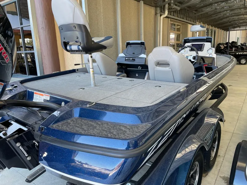 Slide: The Image of 2025 Nitro Z21 XL boat with sleek design and spacious seating. - 3