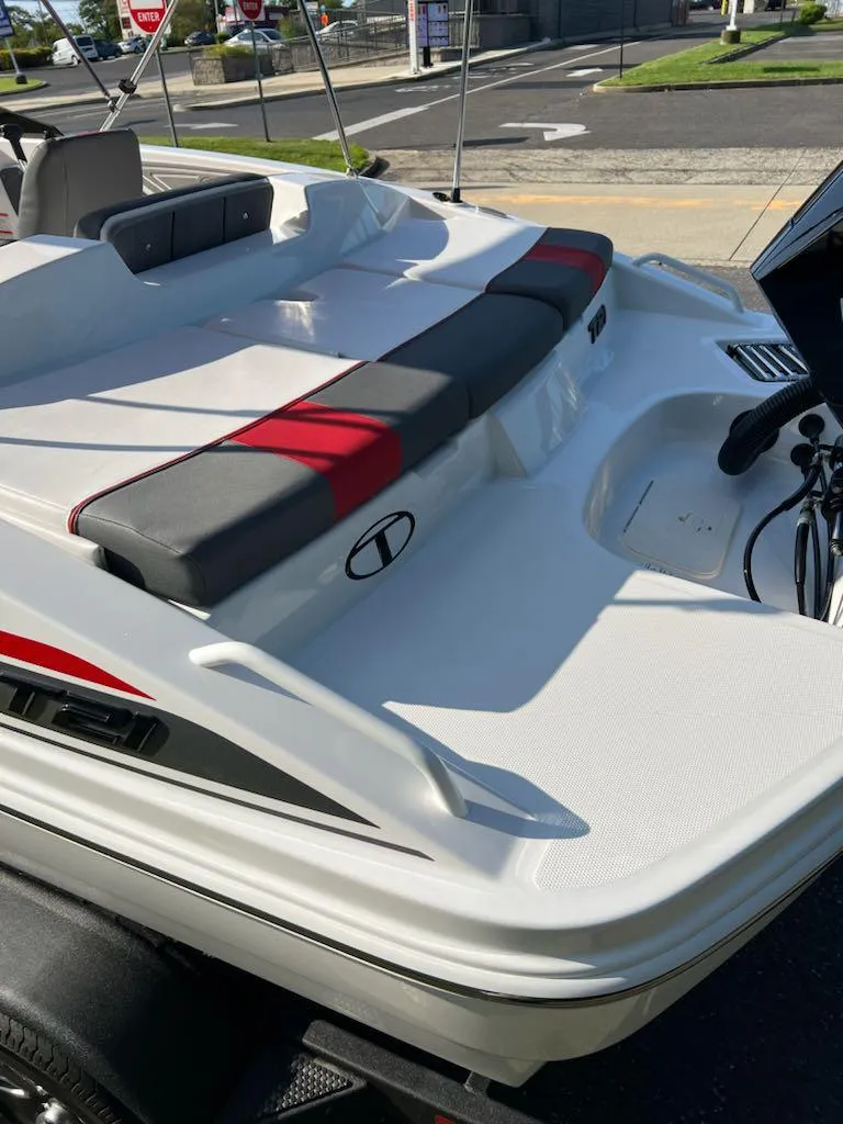 Slide: The Image of 2025 Tahoe T21 boat with sleek design and comfortable seating. - 5