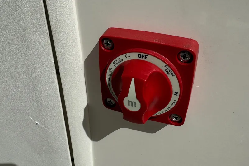 Slide: The Image of Red power switch on Bulls Bay 2200, 2025 model. - 19