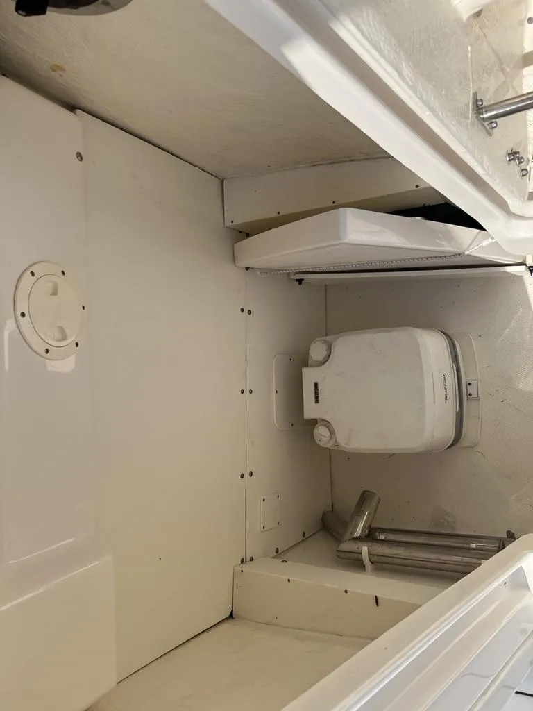 Slide: The Image of Robalo R230 Center Console 2023 - 19