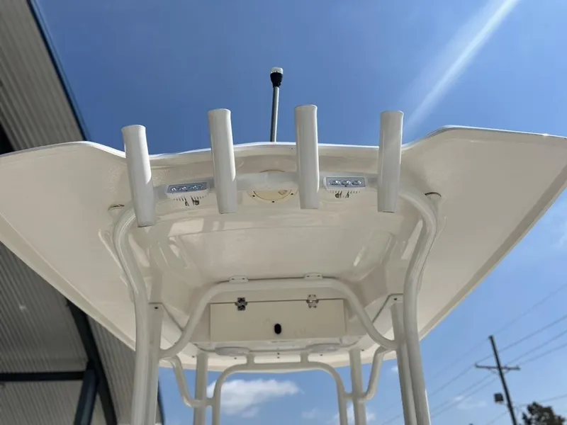 Slide: The Image of Robalo R230 Center Console 2023 - 6