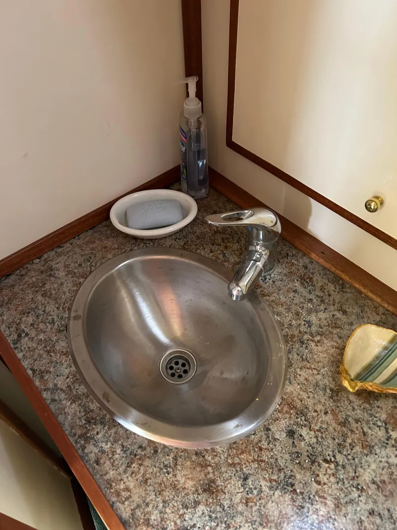 Slide: The Image of Stainless steel sink on Mast & Mallet 34 Rabbit Custom boat, 1996 model. - 27