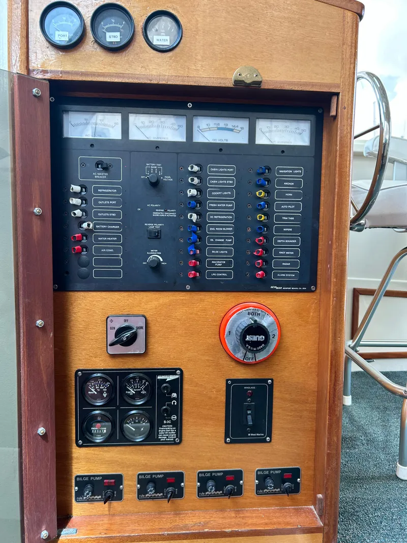 Slide: The Image of Control panel of a 1996 Mast & Mallet 34 Rabbit Custom boat. - 32