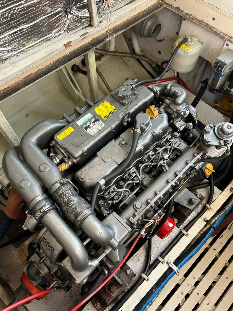 Slide: The Image of Engine of 1996 Mast & Mallet 34 Rabbit Custom boat, detailed view. - 38