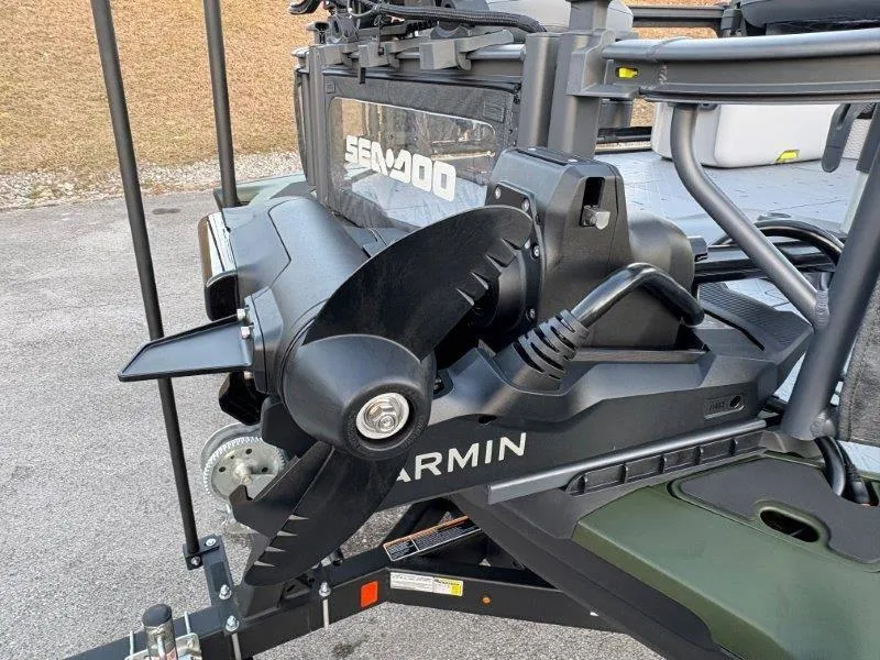 Slide: The Image of Sea-Doo Switch Fish 21' 230HP 2025 - 15