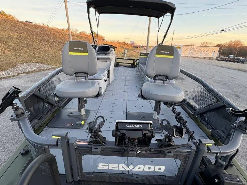 Slide: The Image of Sea-Doo Switch Fish 21' 230HP 2025 - 20