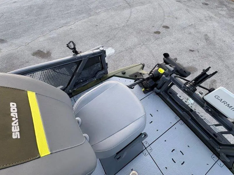 Slide: The Image of Sea-Doo Switch Fish 21' 230HP 2025 - 22