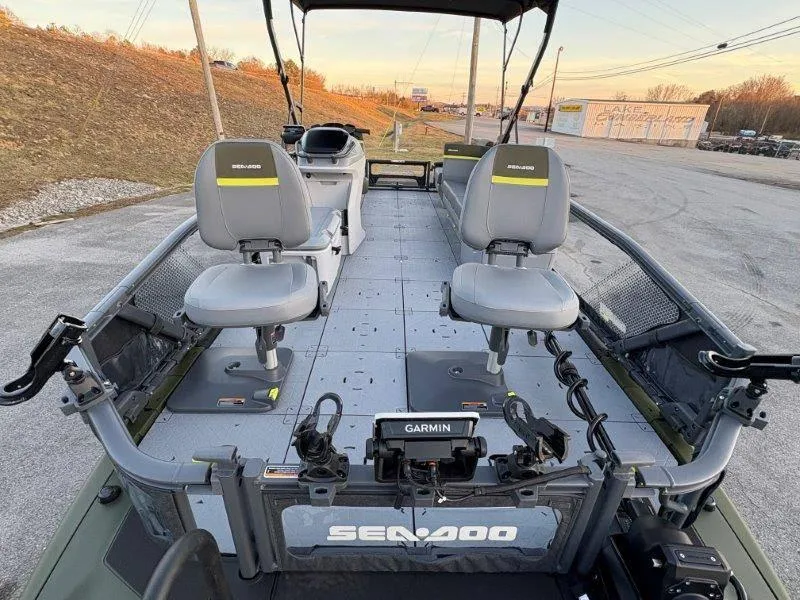 Slide: The Image of Sea-Doo Switch Fish 21' 230HP 2025 - 23