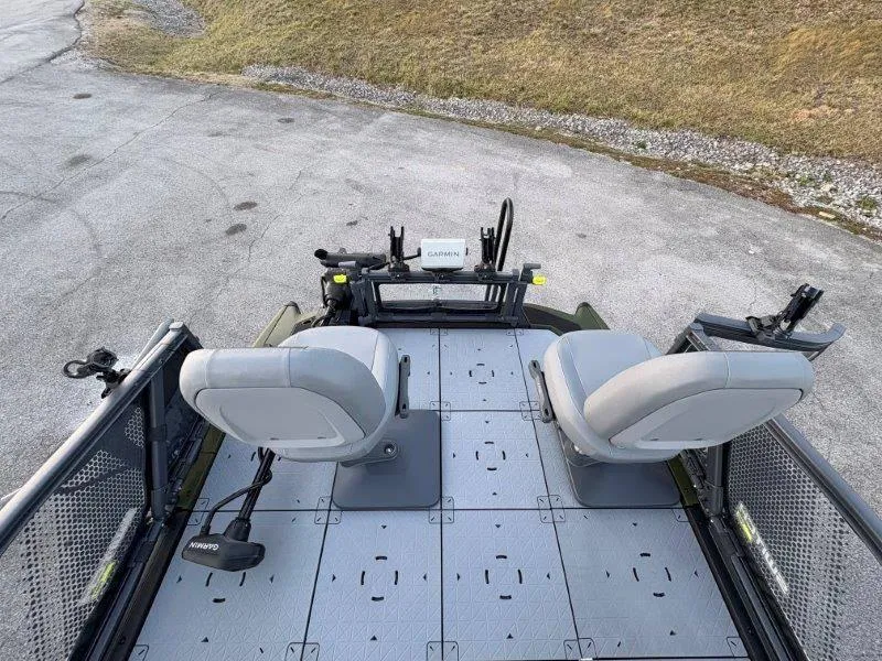 Slide: The Image of Sea-Doo Switch Fish 21' 230HP 2025 - 24