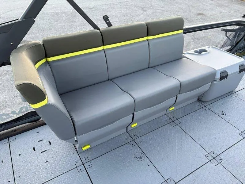 Slide: The Image of Sea-Doo Switch Fish 21' 230HP 2025 - 38