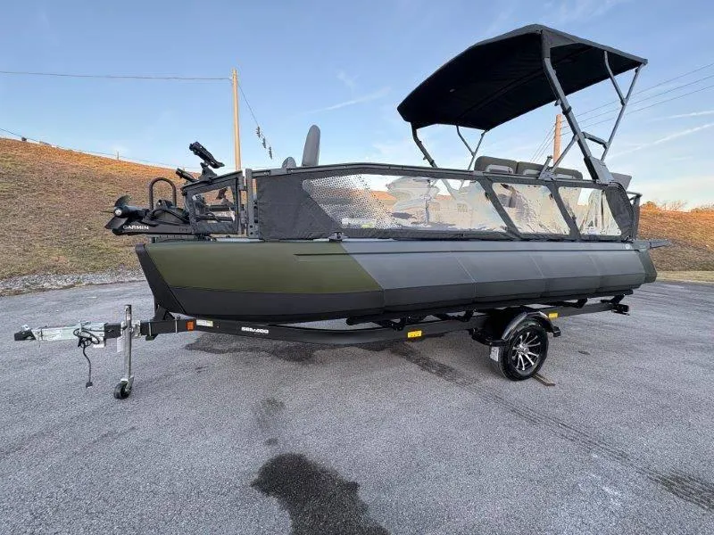 Slide: The Image of Sea-Doo Switch Fish 21' 230HP 2025 - 4