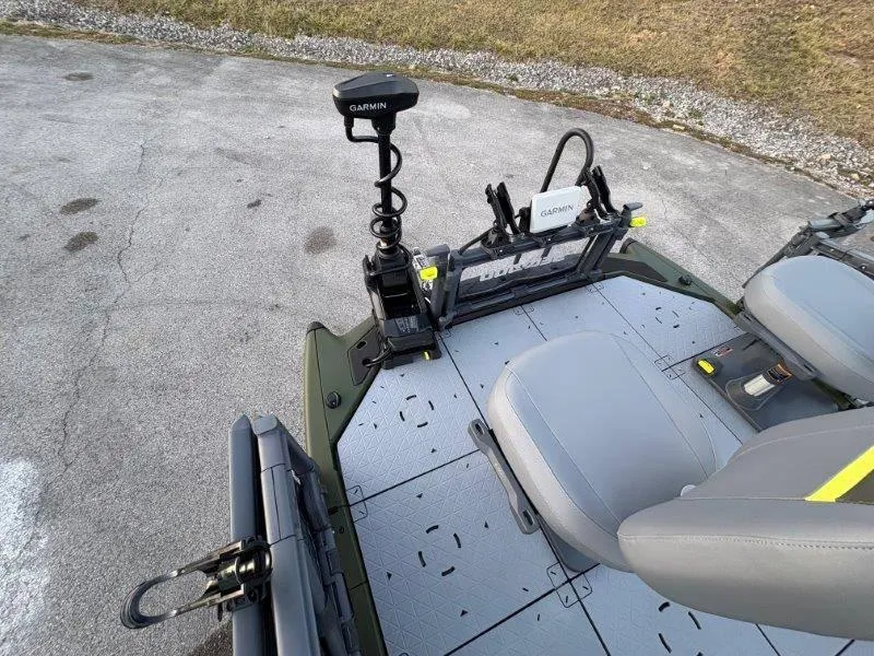 Slide: The Image of Sea-Doo Switch Fish 21' 230HP 2025 - 41