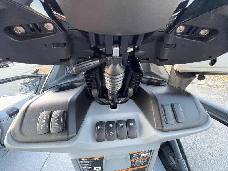 Slide: The Image of Sea-Doo Switch Fish 21' 230HP 2025 - 45