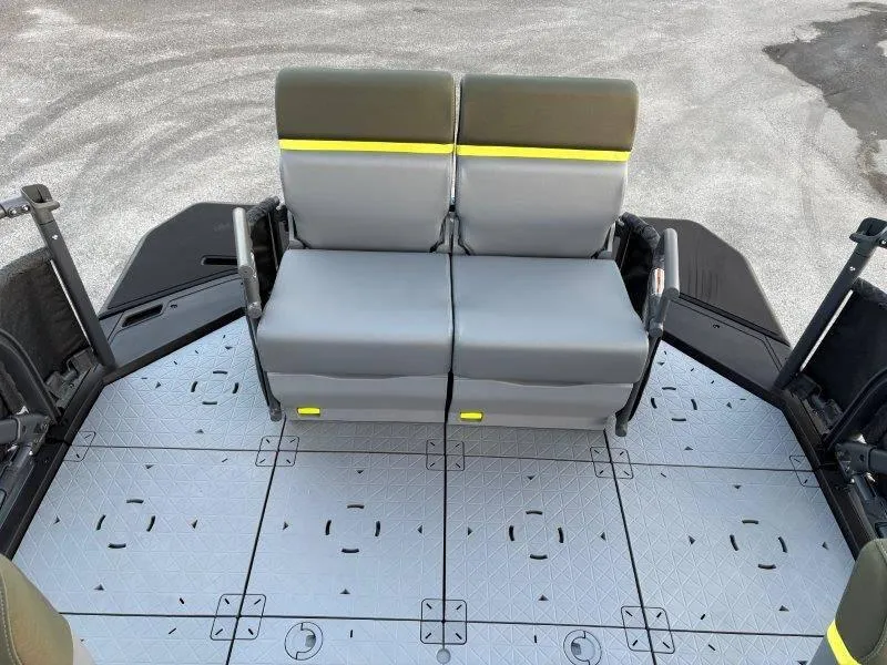 Slide: The Image of Sea-Doo Switch Fish 21' 230HP 2025 - 49