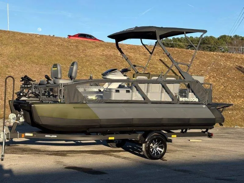 Slide: The Image of Sea-Doo Switch Fish 21' 230HP 2025 - 6