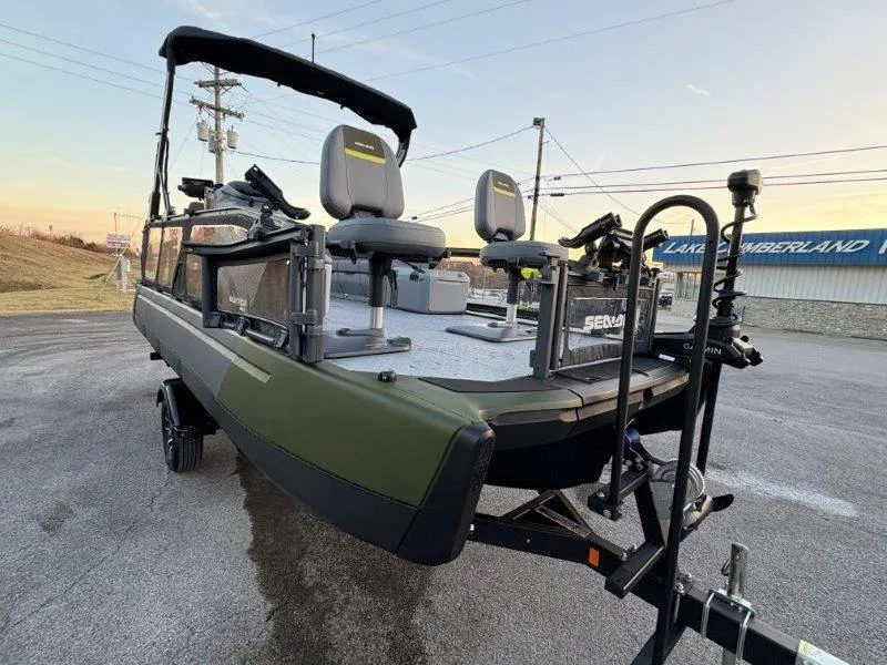Slide: The Image of Sea-Doo Switch Fish 21' 230HP 2025 - 61