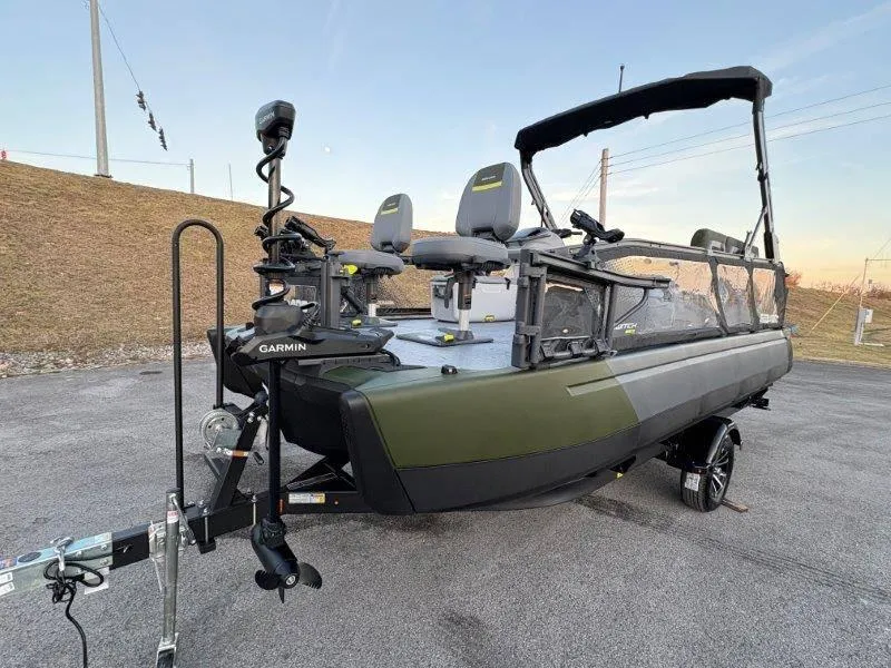 Slide: The Image of Sea-Doo Switch Fish 21' 230HP 2025 - 62